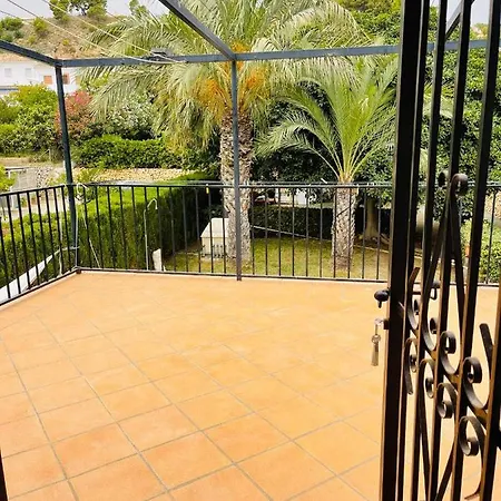 Una planta en Villa Angelita con vista al mar para seis personas tres dormitorios dos baños terraza cocina piscina Habitación en casa particular Altea