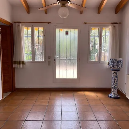 Una planta en Villa Angelita con vista al mar para seis personas tres dormitorios dos baños terraza cocina piscina Habitación en casa particular *