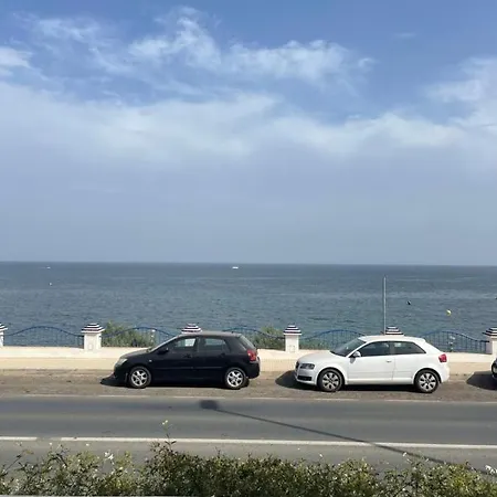 Una planta en Villa Angelita con vista al mar para seis personas tres dormitorios dos baños terraza cocina piscina Habitación en casa particular