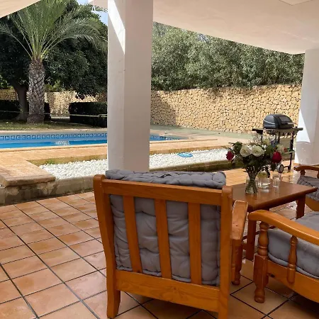 Una planta en Villa Angelita con vista al mar para seis personas tres dormitorios dos baños terraza cocina piscina Altea