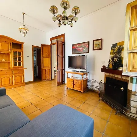 Una planta en Villa Angelita con vista al mar para seis personas tres dormitorios dos baños terraza cocina piscina Habitación en casa particular