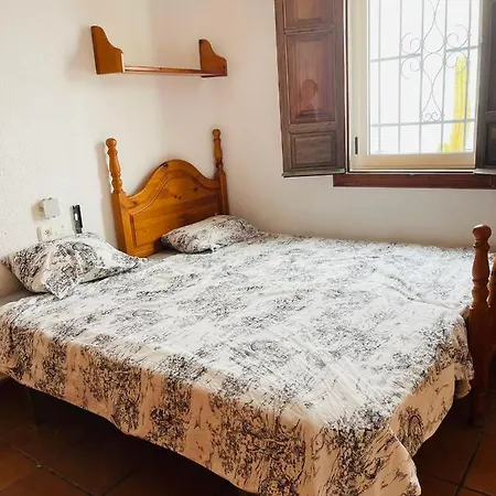 Homestay Una Planta En Villa Angelita Con Vista Al Mar Para Seis Personas Tres Dormitorios Dos Banos Terraza Cocina Piscina *